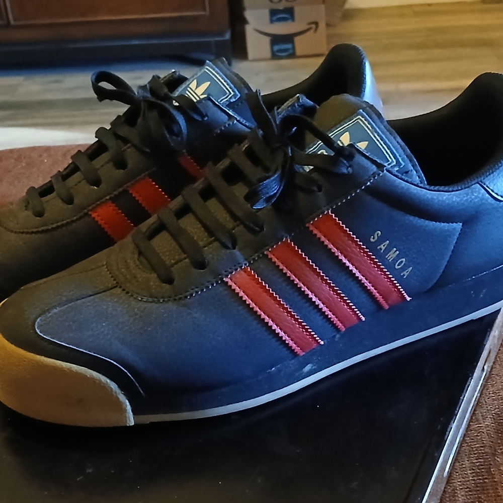 Adidas Samoa Black with Red Stripes Men's Sneakers Size 12